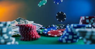 Pemuda Indonesia menikmati betting mobile dengan jam350 sportsbook